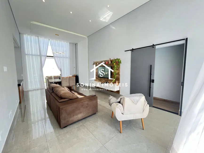 Foto 2 de Casa com 3 quartos à venda, 510m2 em Jardim Shangri-Lá, Atibaia - SP