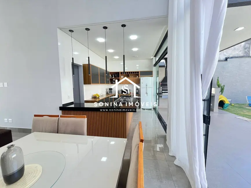 Casa com 3 quartos à venda, 510m2 em Jardim Shangri-Lá, Atibaia - SP - imagem 7 Foto 7 de Casa com 3 quartos à venda, 510m2 em Jardim Shangri-Lá, Atibaia - SP