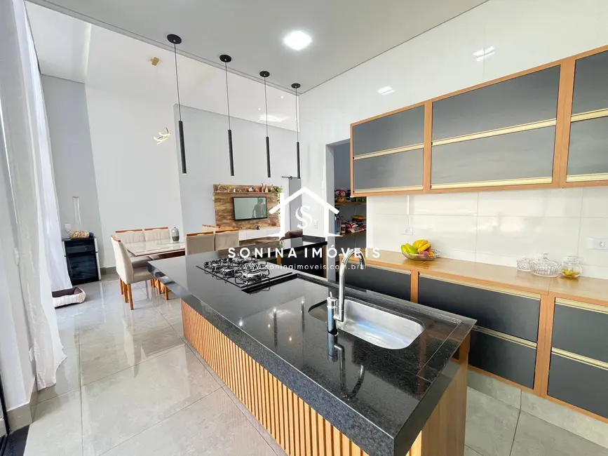 Casa com 3 quartos à venda, 510m2 em Jardim Shangri-Lá, Atibaia - SP - imagem 9 Foto 9 de Casa com 3 quartos à venda, 510m2 em Jardim Shangri-Lá, Atibaia - SP