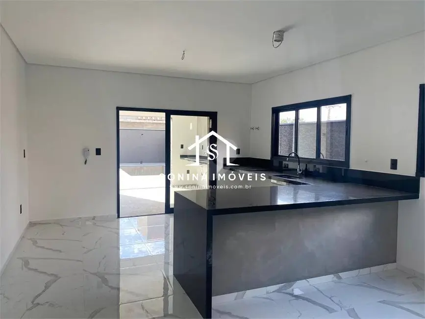 Casa com 3 quartos à venda, 210m2 em Vila Petrópolis, Atibaia - SP - imagem 5 Foto 5 de Casa com 3 quartos à venda, 210m2 em Vila Petrópolis, Atibaia - SP