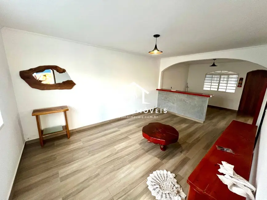 Chácara com 5 quartos à venda, 1000m2 em Curitibanos, Braganca Paulista - SP - imagem 6 Foto 6 de Chácara com 5 quartos à venda, 1000m2 em Curitibanos, Braganca Paulista - SP