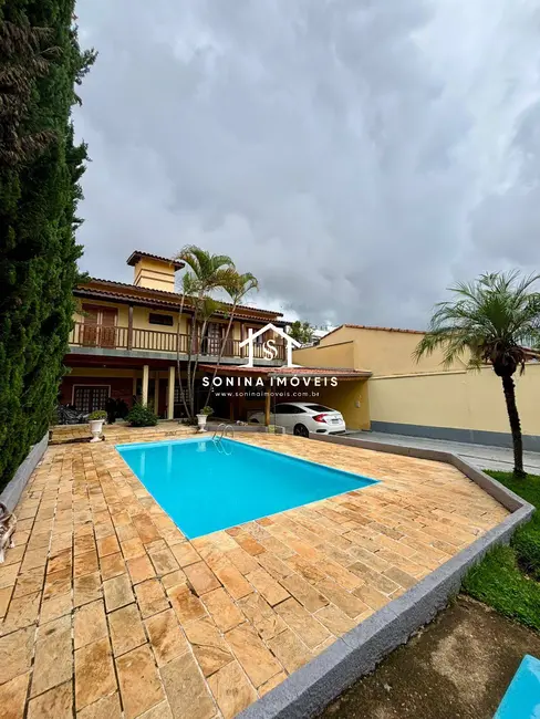 Foto 2 de Casa com 4 quartos para alugar, 200m2 em Alvinópolis, Atibaia - SP