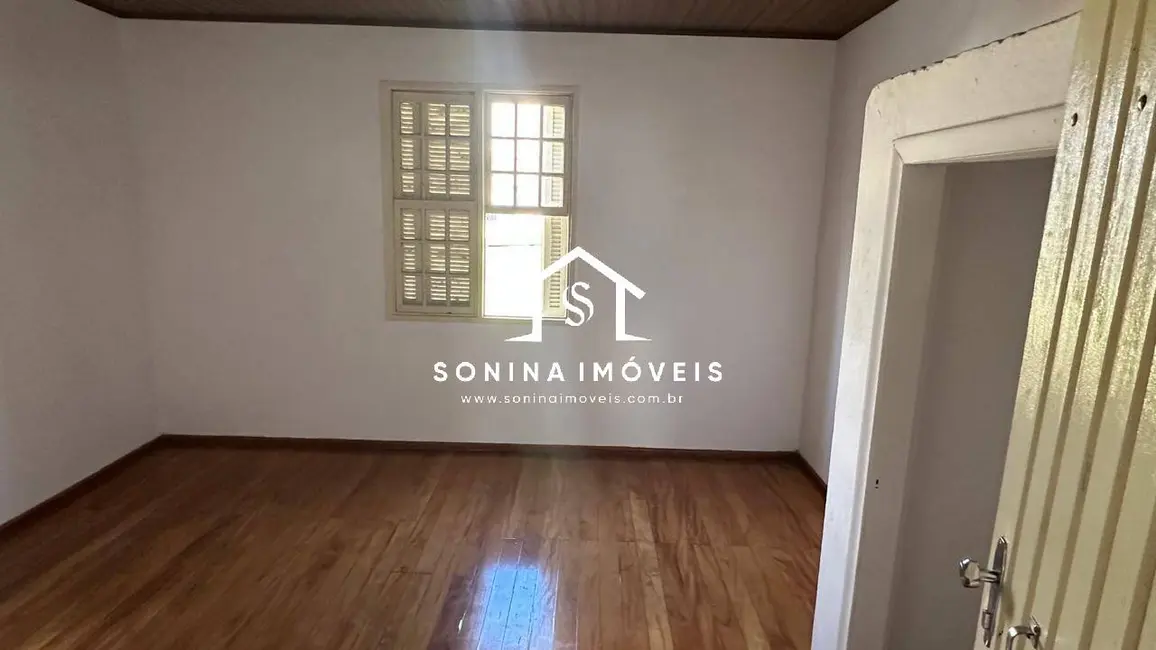 Foto 2 de Casa com 2 quartos para alugar, 160m2 em Centro, Atibaia - SP