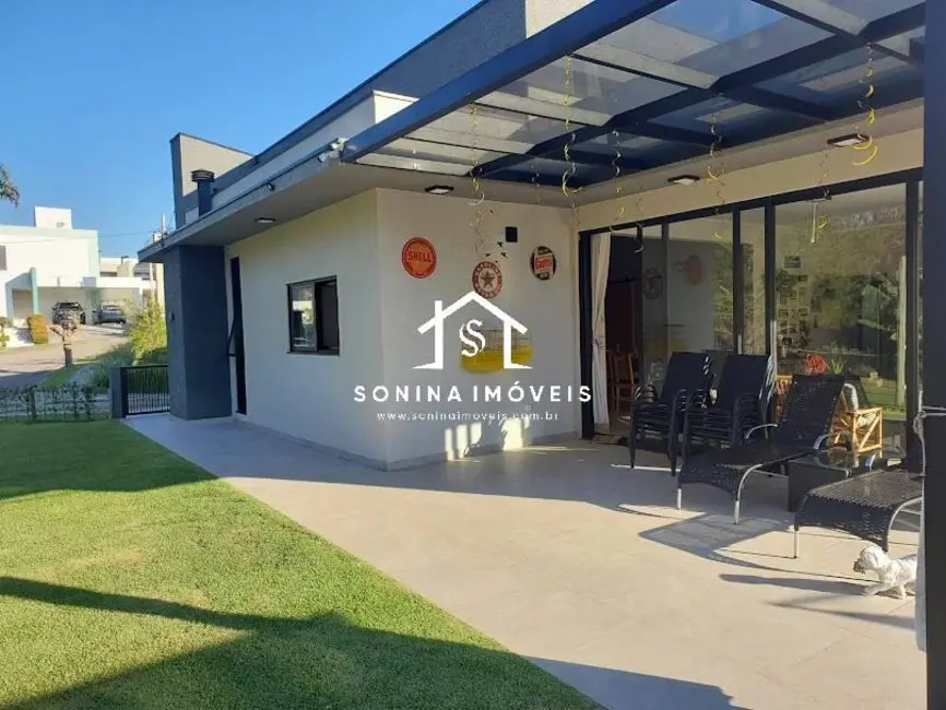 Foto 2 de Casa com 4 quartos à venda, 730m2 em Atibaia - SP