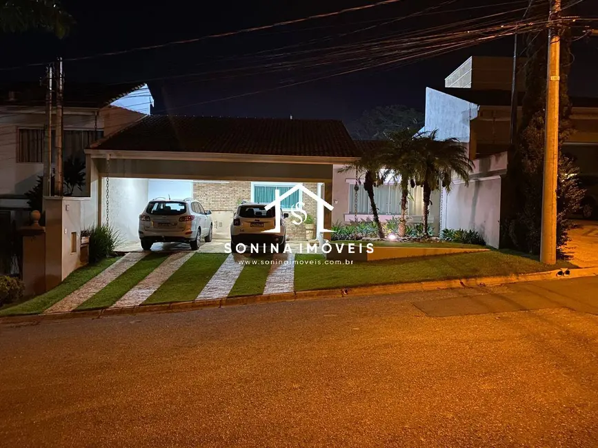 Foto 1 de Casa com 3 quartos à venda, 580m2 em Atibaia - SP