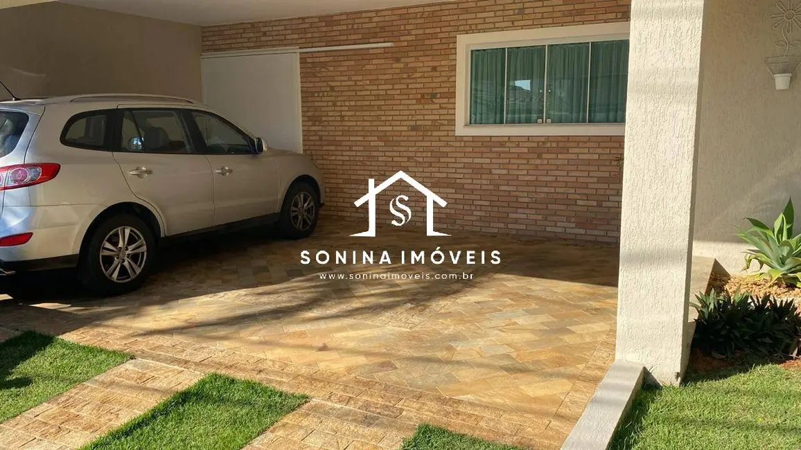 Foto 3 de Casa com 3 quartos à venda, 580m2 em Atibaia - SP