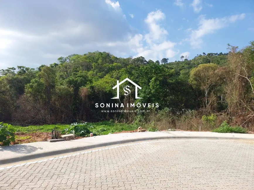 Foto 1 de Terreno / Lote à venda, 360m2 em Atibaia - SP