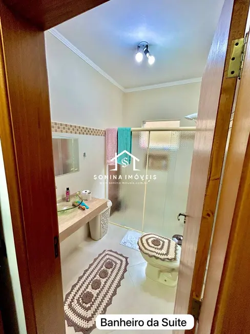 Foto 8 de Casa com 4 quartos à venda, 175m2 em Nova Cerejeira, Atibaia - SP