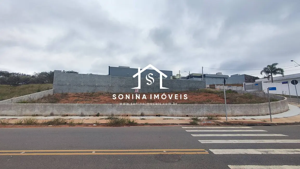 Foto 1 de Terreno / Lote à venda, 527m2 em Atibaia - SP