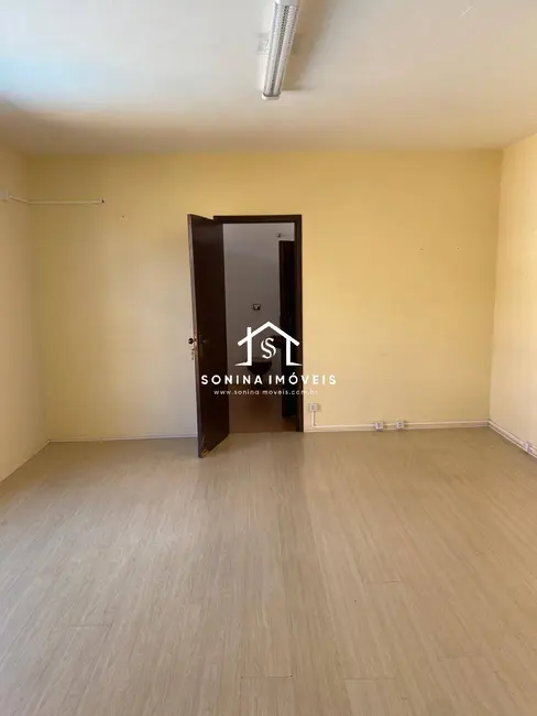 Casa com 3 quartos para alugar, 371m2 em Samambaia Parque Residencial, Atibaia - SP - imagem 4 Foto 4 de Casa com 3 quartos para alugar, 371m2 em Samambaia Parque Residencial, Atibaia - SP