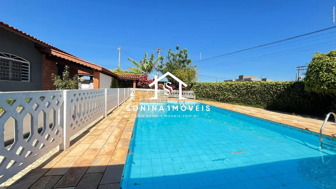 Casa com 3 quartos para alugar, 307m2 em Jardim Alvinópolis, Atibaia - SP - imagem 1 Foto 1 de Casa com 3 quartos para alugar, 307m2 em Jardim Alvinópolis, Atibaia - SP
