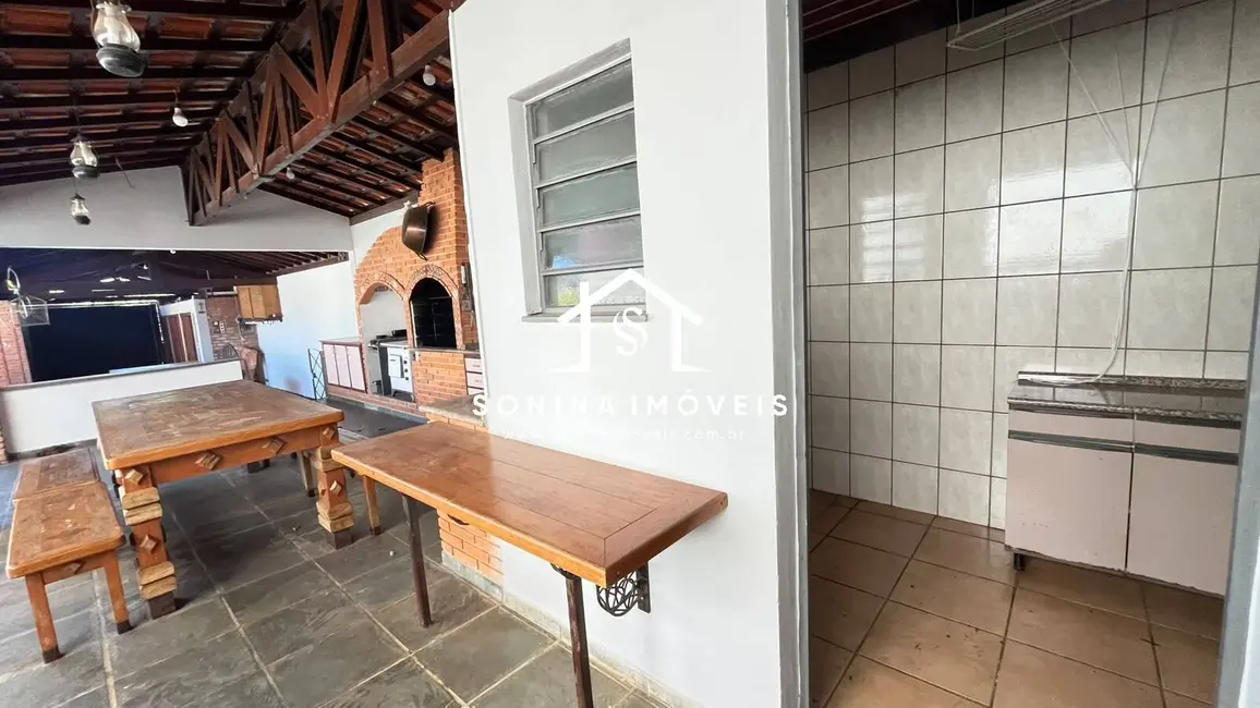 Casa com 3 quartos para alugar, 307m2 em Jardim Alvinópolis, Atibaia - SP - imagem 8 Foto 8 de Casa com 3 quartos para alugar, 307m2 em Jardim Alvinópolis, Atibaia - SP