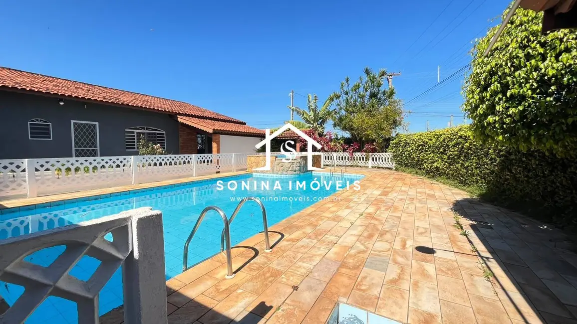 Casa com 3 quartos para alugar, 307m2 em Jardim Alvinópolis, Atibaia - SP - imagem 2 Foto 2 de Casa com 3 quartos para alugar, 307m2 em Jardim Alvinópolis, Atibaia - SP