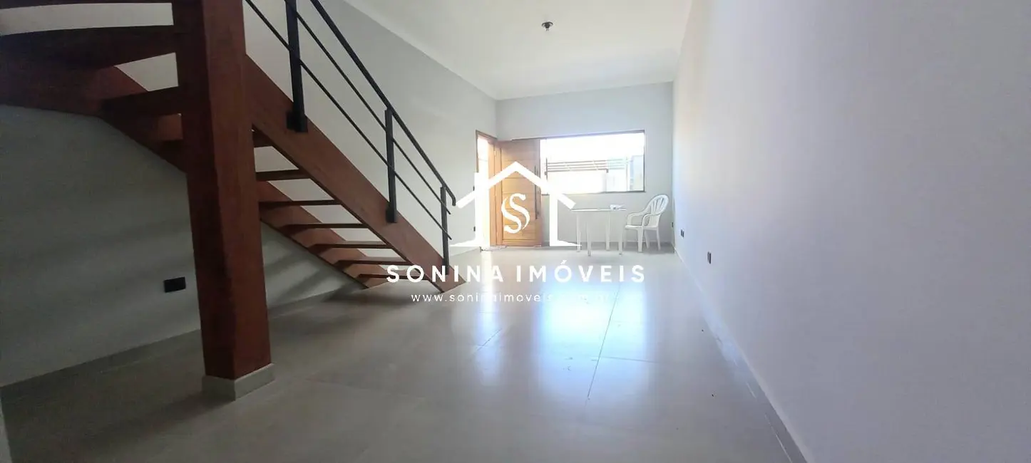Casa com 3 quartos para alugar, 122m2 em Alvinópolis, Atibaia - SP - imagem 1 Foto 1 de Casa com 3 quartos para alugar, 122m2 em Alvinópolis, Atibaia - SP