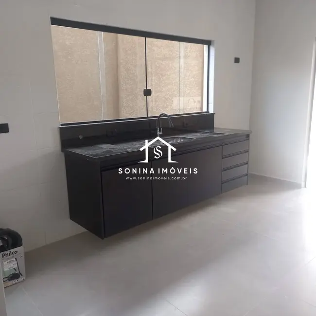 Casa com 3 quartos para alugar, 122m2 em Alvinópolis, Atibaia - SP - imagem 2 Foto 2 de Casa com 3 quartos para alugar, 122m2 em Alvinópolis, Atibaia - SP