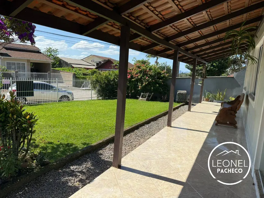 Foto 2 de Sobrado com 3 quartos à venda, 160m2 em Parque Guarani, Joinville - SC