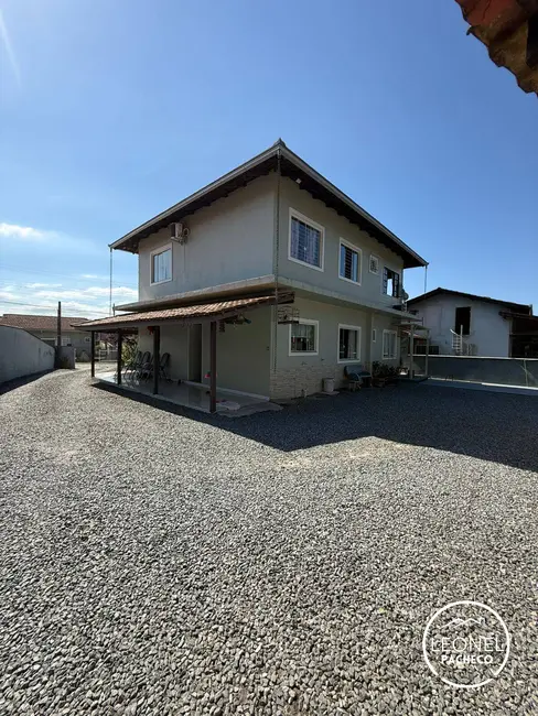 Foto 6 de Sobrado com 3 quartos à venda, 160m2 em Parque Guarani, Joinville - SC