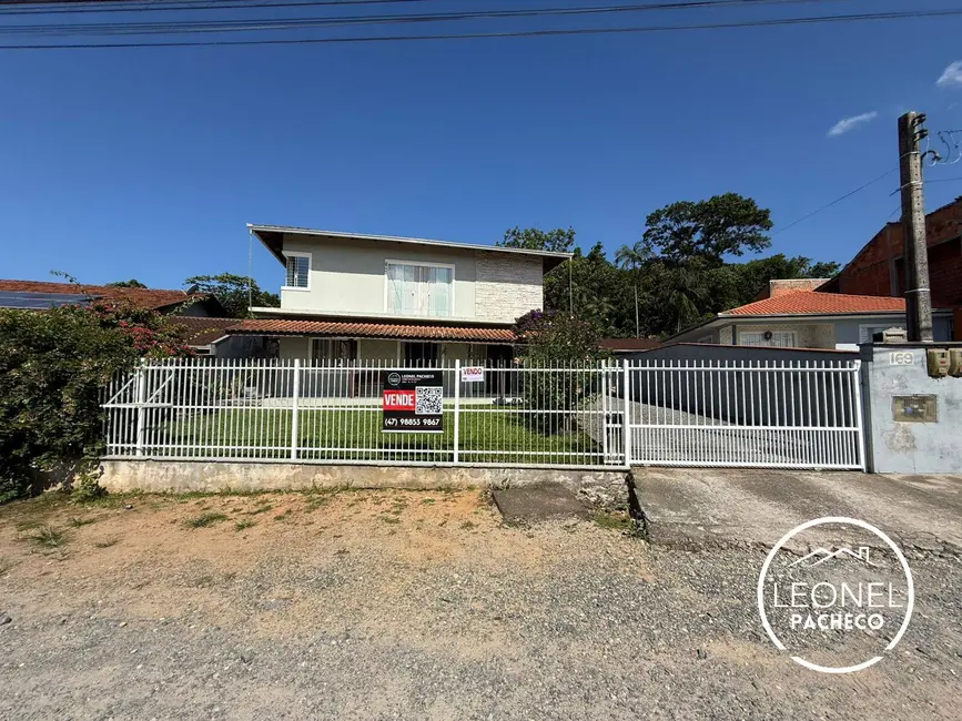 Foto 1 de Sobrado com 3 quartos à venda, 160m2 em Parque Guarani, Joinville - SC