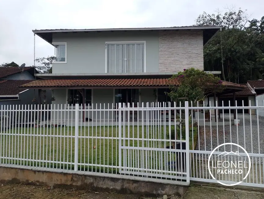 Foto 3 de Sobrado com 3 quartos à venda, 160m2 em Parque Guarani, Joinville - SC