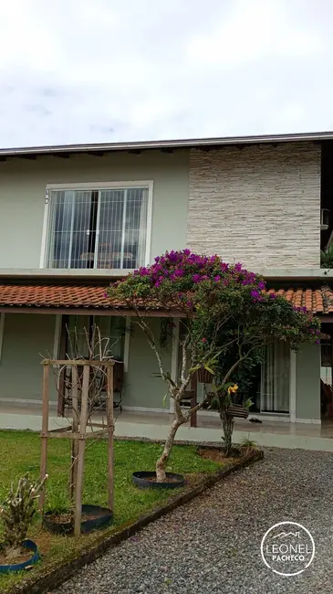 Foto 8 de Sobrado com 3 quartos à venda, 160m2 em Parque Guarani, Joinville - SC