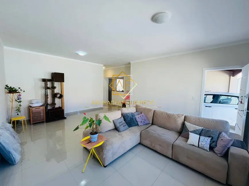 Casa de Condomínio com 3 quartos à venda, 200m2 em Residencial Terras do Barão, Campinas - SP - imagem 2 Foto 2 de Casa de Condomínio com 3 quartos à venda, 200m2 em Residencial Terras do Barão, Campinas - SP