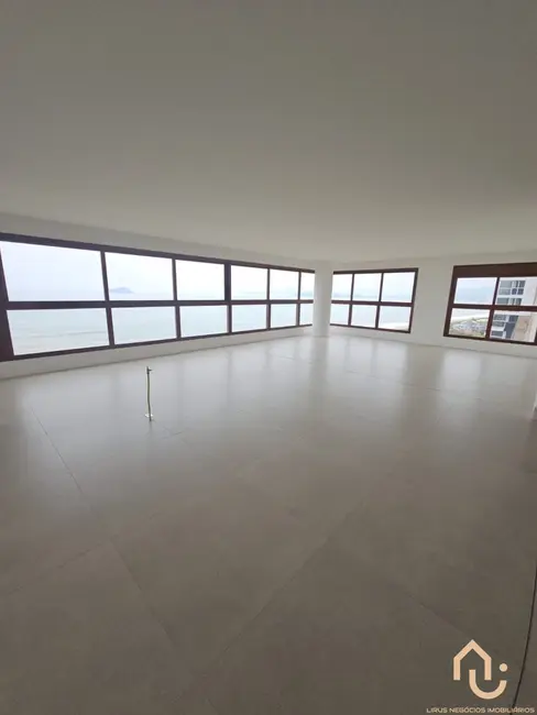 Foto 2 de Apartamento com 4 quartos à venda, 198m2 em Balneario Picarras - SC