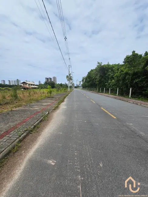 Foto 2 de Terreno / Lote à venda, 360m2 em Balneario Picarras - SC