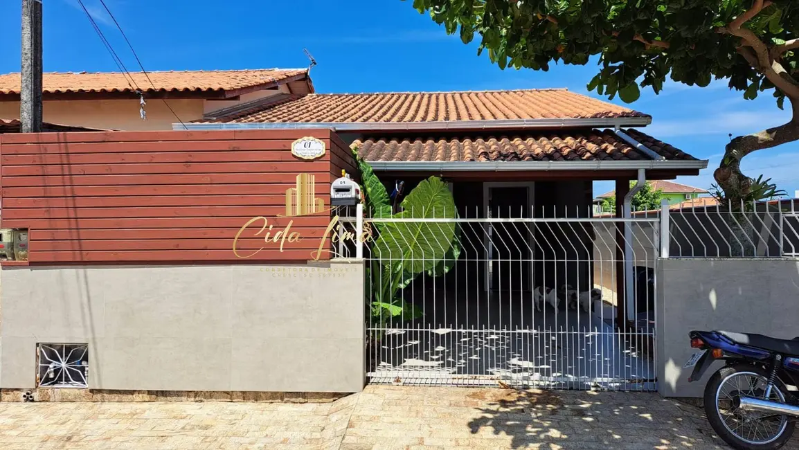 Foto 1 de Casa com 2 quartos à venda, 84m2 em Barra do Aririú, Palhoca - SC
