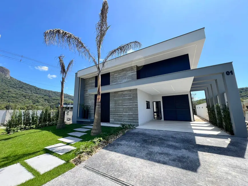 Casa com 3 quartos à venda, 175m2 em Pedra Branca, Palhoca - SC - imagem 2 Foto 2 de Casa com 3 quartos à venda, 175m2 em Pedra Branca, Palhoca - SC