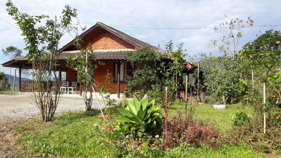 Chácara com 2 quartos à venda, 2000m2 em Fundos, Biguacu - SC - imagem 2 Foto 2 de Chácara com 2 quartos à venda, 2000m2 em Fundos, Biguacu - SC