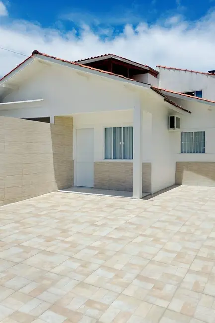 Foto 1 de Casa com 2 quartos para alugar, 200m2 em Florianopolis - SC