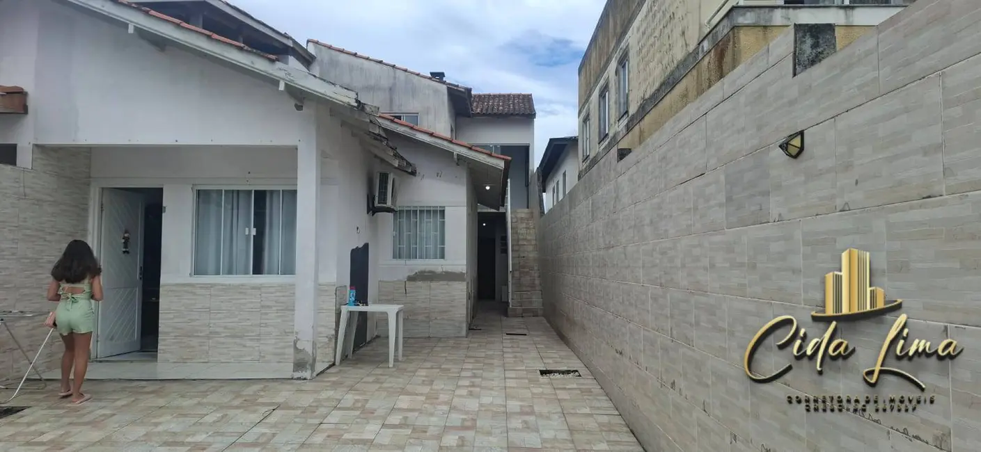 Casa com 2 quartos para alugar, 200m2 em Florianopolis - SC - imagem 5 Foto 5 de Casa com 2 quartos para alugar, 200m2 em Florianopolis - SC