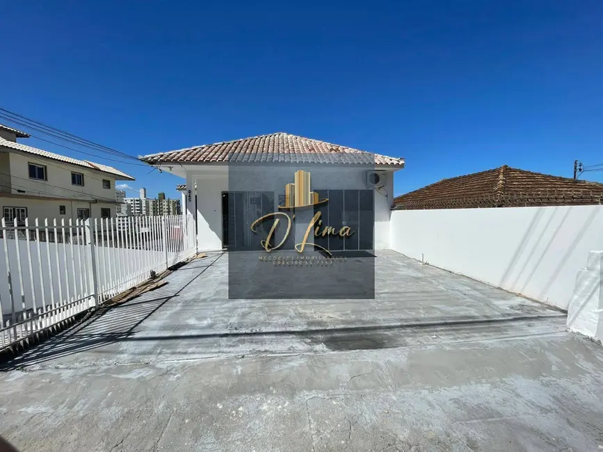 Foto 2 de Casa com 3 quartos à venda, 200m2 em Barreiros, Sao Jose - SC