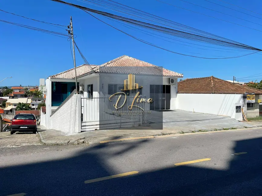 Foto 3 de Casa com 3 quartos à venda, 200m2 em Barreiros, Sao Jose - SC
