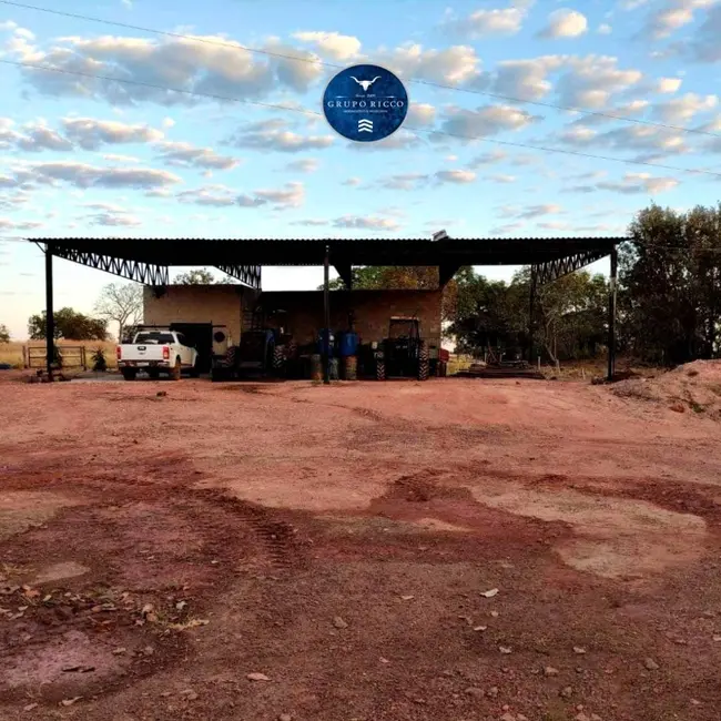 Foto 2 de Fazenda / Haras à venda, 200m2 em Nova Crixas - GO