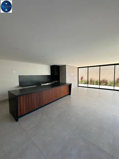 Foto 2 de Casa à venda, 370m2 em Jardins Madri, Goiania - GO