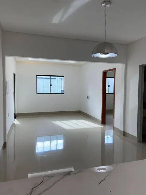 Sobrado com 5 quartos à venda, 250m2 em Residencial Monte Cristo, Trindade - GO - imagem 4 Foto 4 de Sobrado com 5 quartos à venda, 250m2 em Residencial Monte Cristo, Trindade - GO