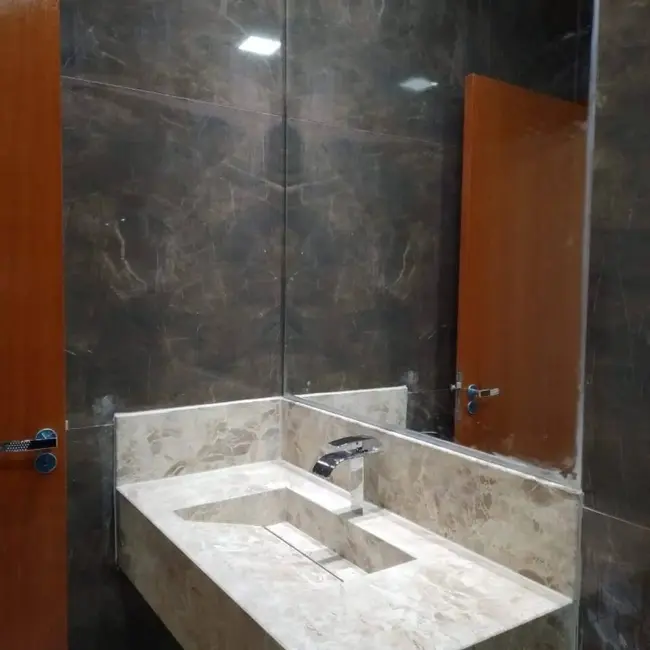 Casa de Condomínio com 3 quartos à venda, 360m2 em Setor Morada do Lago, Trindade - GO - imagem 6 Foto 6 de Casa de Condomínio com 3 quartos à venda, 360m2 em Setor Morada do Lago, Trindade - GO