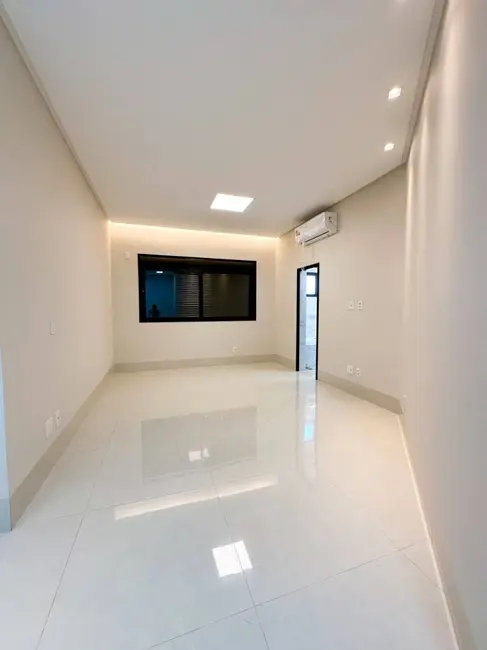 Casa de Condomínio com 4 quartos à venda, 540m2 em Alphaville Flamboyant Residencial Araguaia, Goiania - GO - imagem 4 Foto 4 de Casa de Condomínio com 4 quartos à venda, 540m2 em Alphaville Flamboyant Residencial Araguaia, Goiania - GO