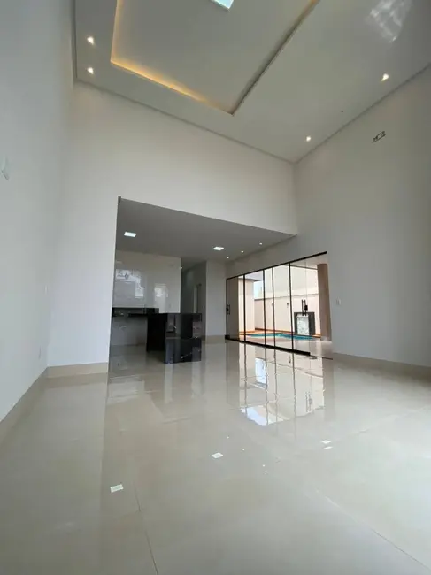 Foto 2 de Casa com 3 quartos à venda, 300m2 em Senador Canedo - GO