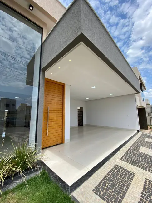 Foto 1 de Casa com 3 quartos à venda, 300m2 em Senador Canedo - GO