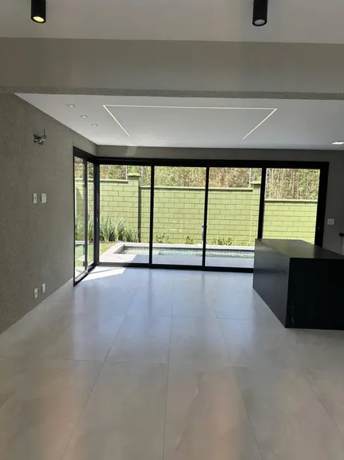 Casa de Condomínio com 3 quartos à venda, 217m2 em Senador Canedo - GO - imagem 6 Foto 6 de Casa de Condomínio com 3 quartos à venda, 217m2 em Senador Canedo - GO