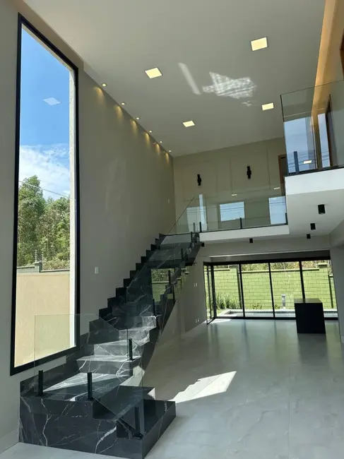 Casa de Condomínio com 3 quartos à venda, 217m2 em Senador Canedo - GO - imagem 4 Foto 4 de Casa de Condomínio com 3 quartos à venda, 217m2 em Senador Canedo - GO