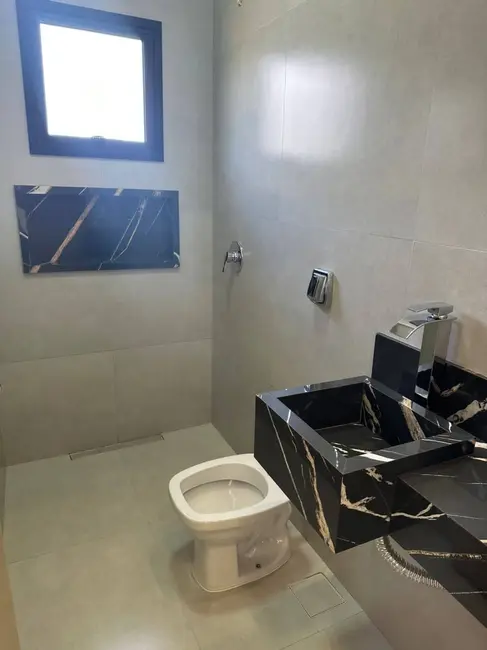 Casa de Condomínio com 3 quartos à venda, 217m2 em Senador Canedo - GO - imagem 9 Foto 9 de Casa de Condomínio com 3 quartos à venda, 217m2 em Senador Canedo - GO