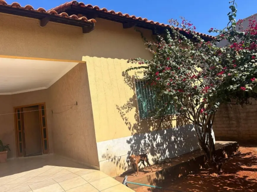 Foto 1 de Casa com 3 quartos à venda, 420m2 em Setor Faiçalville, Goiania - GO