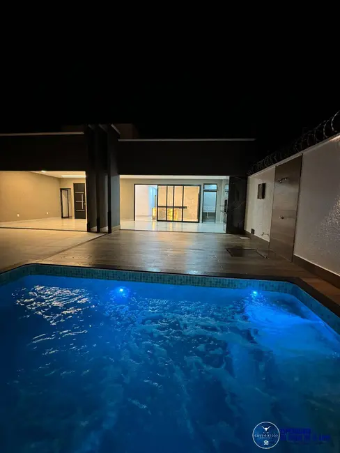 Foto 2 de Casa com 3 quartos à venda, 300m2 em Vila Cristina, Goiania - GO