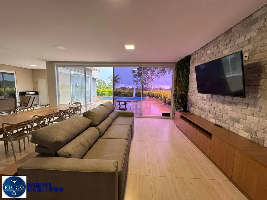 Chácara com 4 quartos à venda, 2269m2 em Hidrolandia - GO - imagem 3 Foto 3 de Chácara com 4 quartos à venda, 2269m2 em Hidrolandia - GO