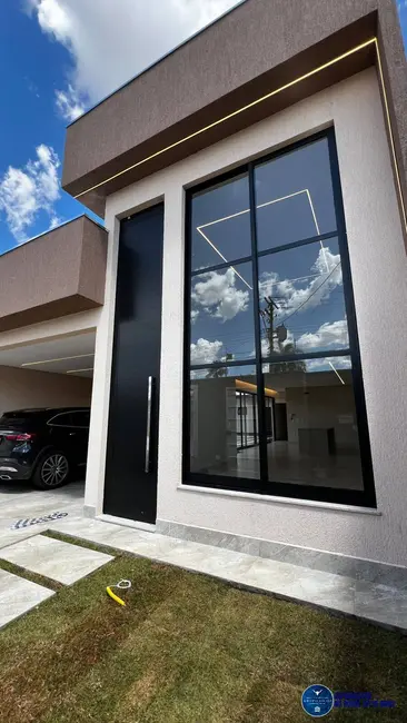 Foto 1 de Casa com 3 quartos à venda, 300m2 em Setor Garavelo, Goiania - GO
