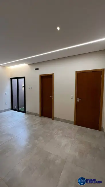 Foto 2 de Casa com 3 quartos à venda, 300m2 em Setor Garavelo, Goiania - GO
