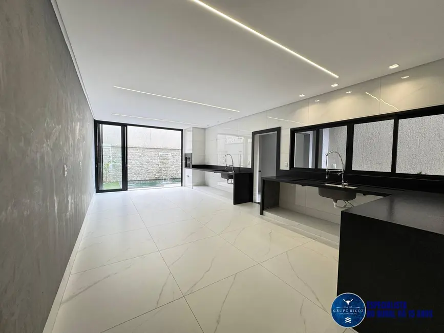 Foto 2 de Sobrado com 3 quartos à venda, 180m2 em Setor Três Marias, Goiania - GO